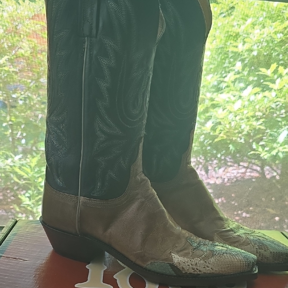 Lucchese Tan and Black Western Cowboy Boots